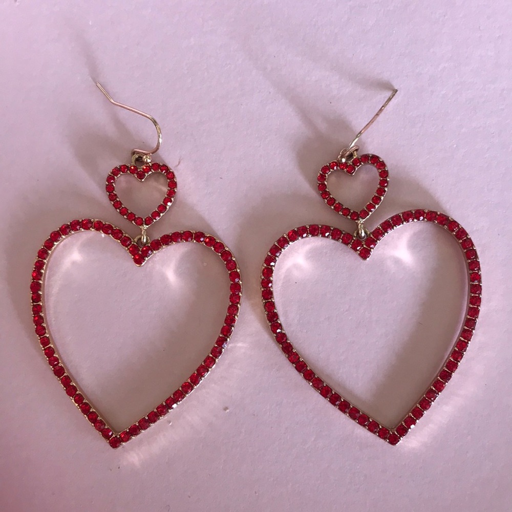 Bleeding hearts earrings ❣️